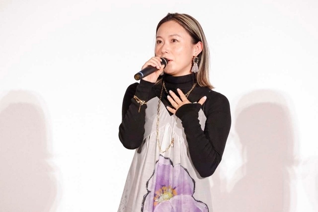 「上伊那ぼたんを演じられてとっても幸せです」──鈴代紗弓さん、青山吉能さんらキャスト陣が登壇！アニメ『上伊那ぼたん、酔へる姿は百合の花』先行上映会 オフィシャルレポートが到着！-7