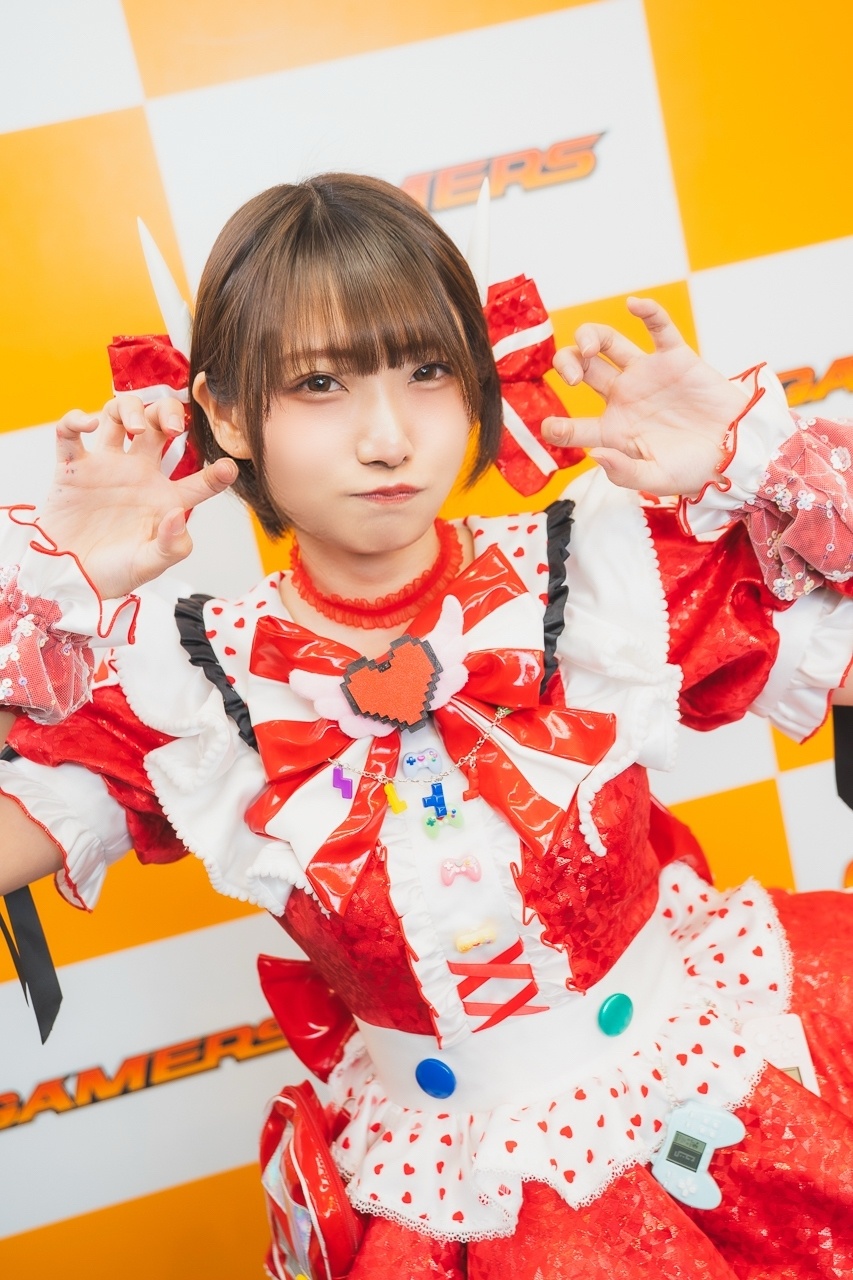 レトロゲームアイドルは現役ゲーセン店員!? 村下小粒さんの初出し“リアル制服”姿【ゲマコス09 撮り下ろしグラビア＆インタビュー】-3