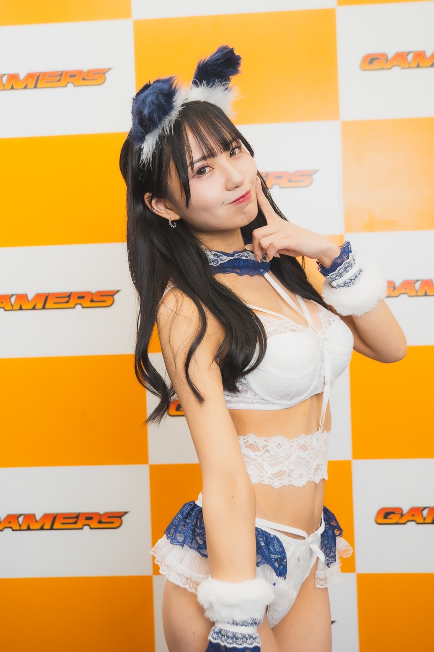 攻めのハイレグ姿で魅了！ レースクイーン＆コスプレイヤー・荏崎ろあがセクシー衣装でファンを悩殺【ゲマコス09 撮り下ろしグラビア＆インタビュー】-5