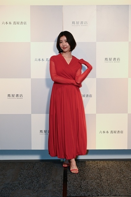 声優・アーティスト志崎樺音さん、1st写真集『unplugged』発売記念イベント実施！　発売して即重版決定に感謝「本当に皆さんのおかげ」-2