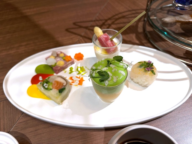 気分はバロン若林!? 男性1人で行く初めてのアフタヌーンティー | 劇場アニメ『パリに咲くエトワール』コラボレーション・アフタヌーンティー体験レポート-8