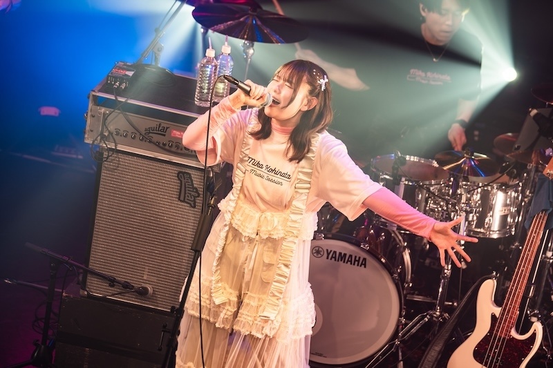 「私がお届けする音に身を任せて、ただただ楽しんで欲しい」──オリジナル曲・カバー・初披露の新曲で紡いだ“はじまりの音”『小日向美香 Music Session vol.01』レポート＆ライブ後インタビュー-2