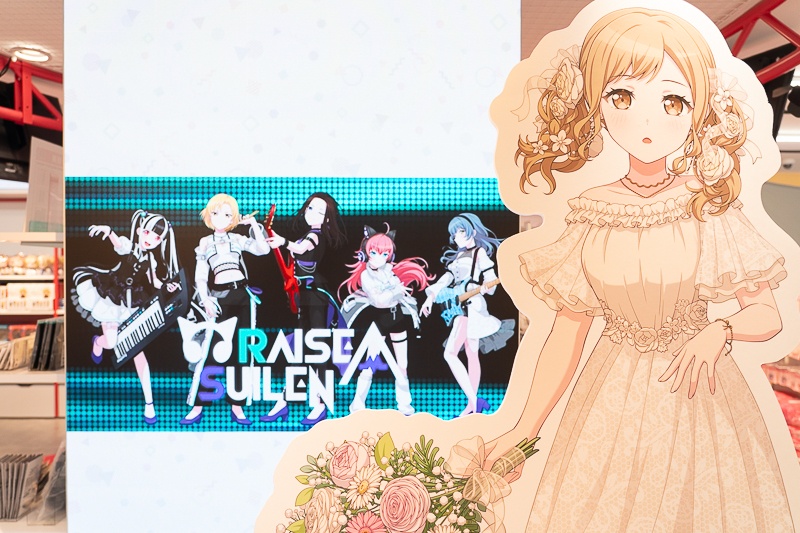 『BanG Dream!』初の常設オフィシャルストアが池袋に誕生！　限定グッズも豊富な「BanG Dream! STORE」店内レポート-11