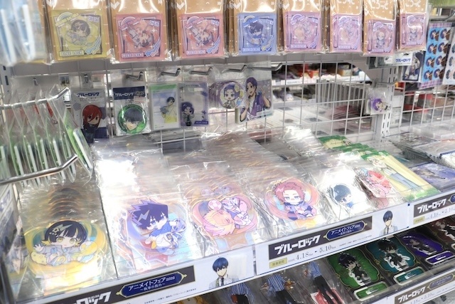 フェア「TVアニメ『ブルーロック』アニメイトフェア2026　～執事の務め～」や「『花秘める君のメテオール展2026』＆『「花秘める君のメテオール」グラッテ第三弾』＆第6巻新刊発売記念連動キャンペーン」が開催中！　ほか［今日のアニメイト池袋本店］-2