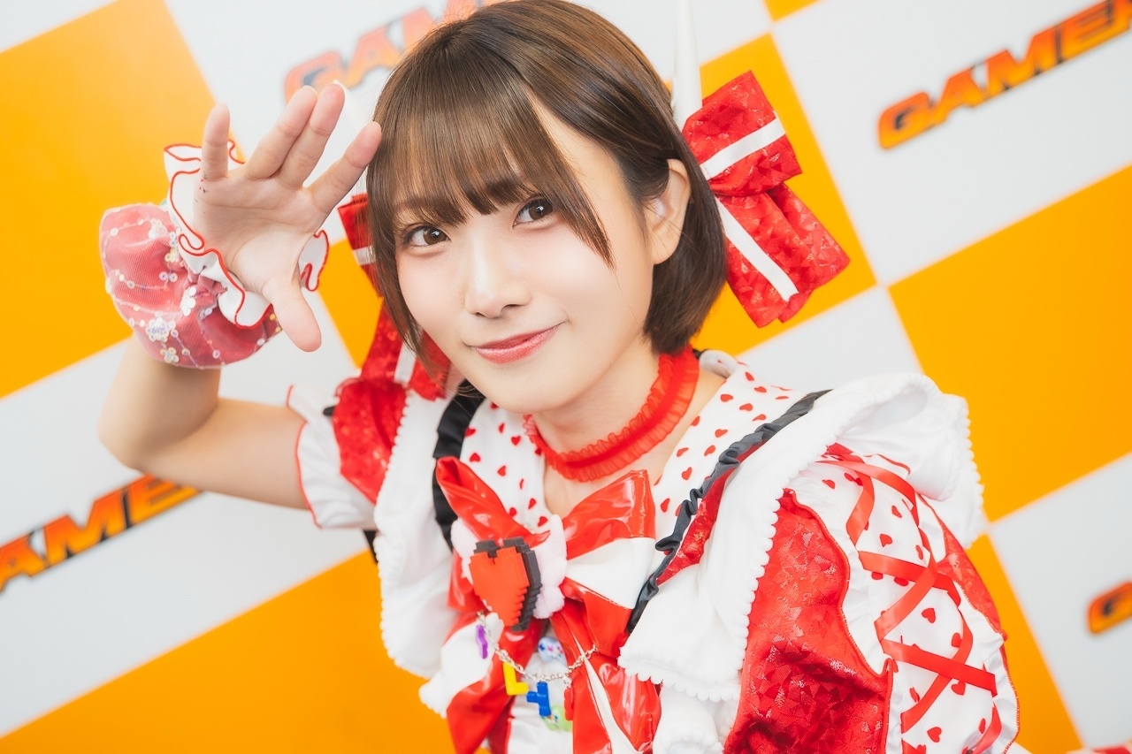 レトロゲームアイドルは現役ゲーセン店員!? 村下小粒さんの初出し“リアル制服”姿【ゲマコス09 撮り下ろしグラビア＆インタビュー】-5