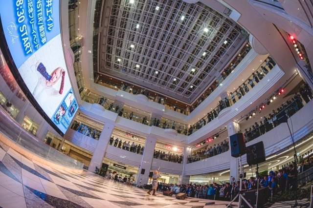 藍井エイルさん ニューシングル「MONSTER／絵空事」発売記念フリーライブの公式レポートが到着！　約10年ぶりのフリーライブにファン熱狂-1