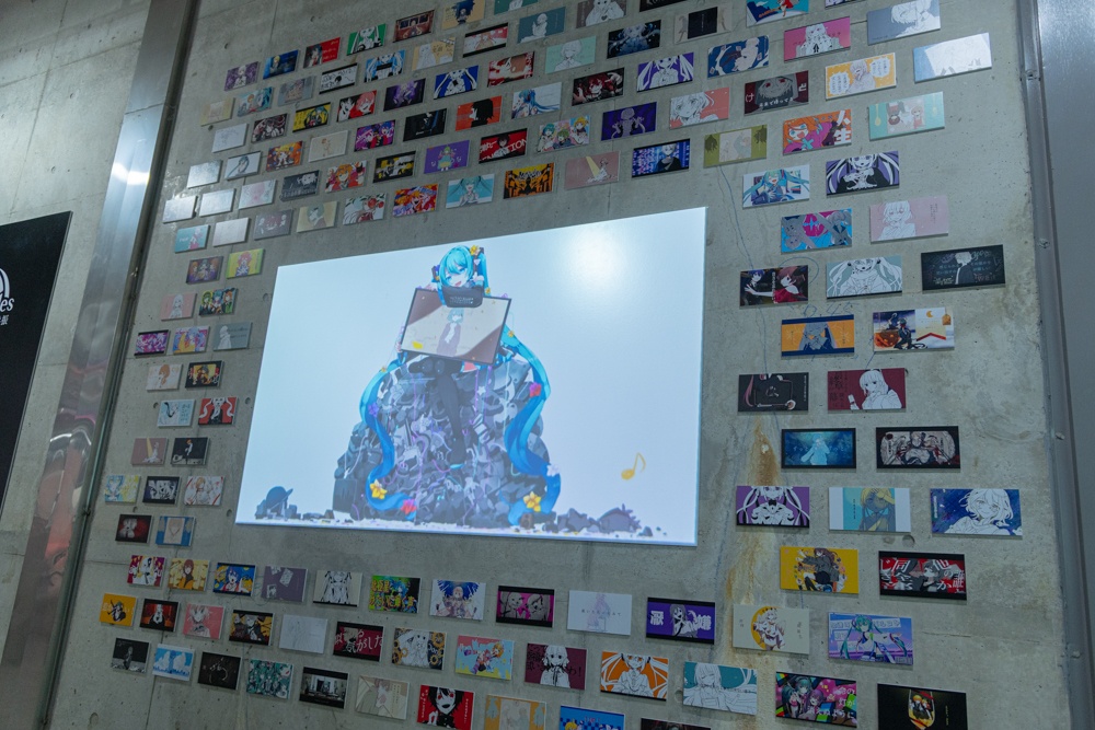 バーチャルシンガーへの愛は科学の限界を超えて──クリエイターたちの衝動が集結する「Project Circles -ミクたちとの共振-」アートギャラリー「Project Circles Gallery at Art Center NEW」フォトレポート-11