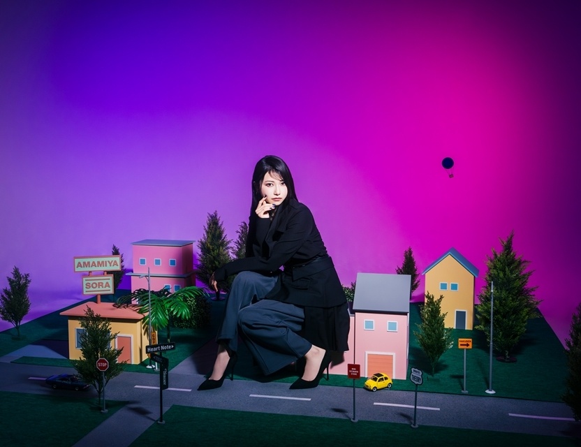 雨宮天さんの『かのかり』OPテーマ「ノンシナリオ・エチュード」MV公開！　2つの世界観を行き来する構成は、まるで寸劇のような仕上がり-3