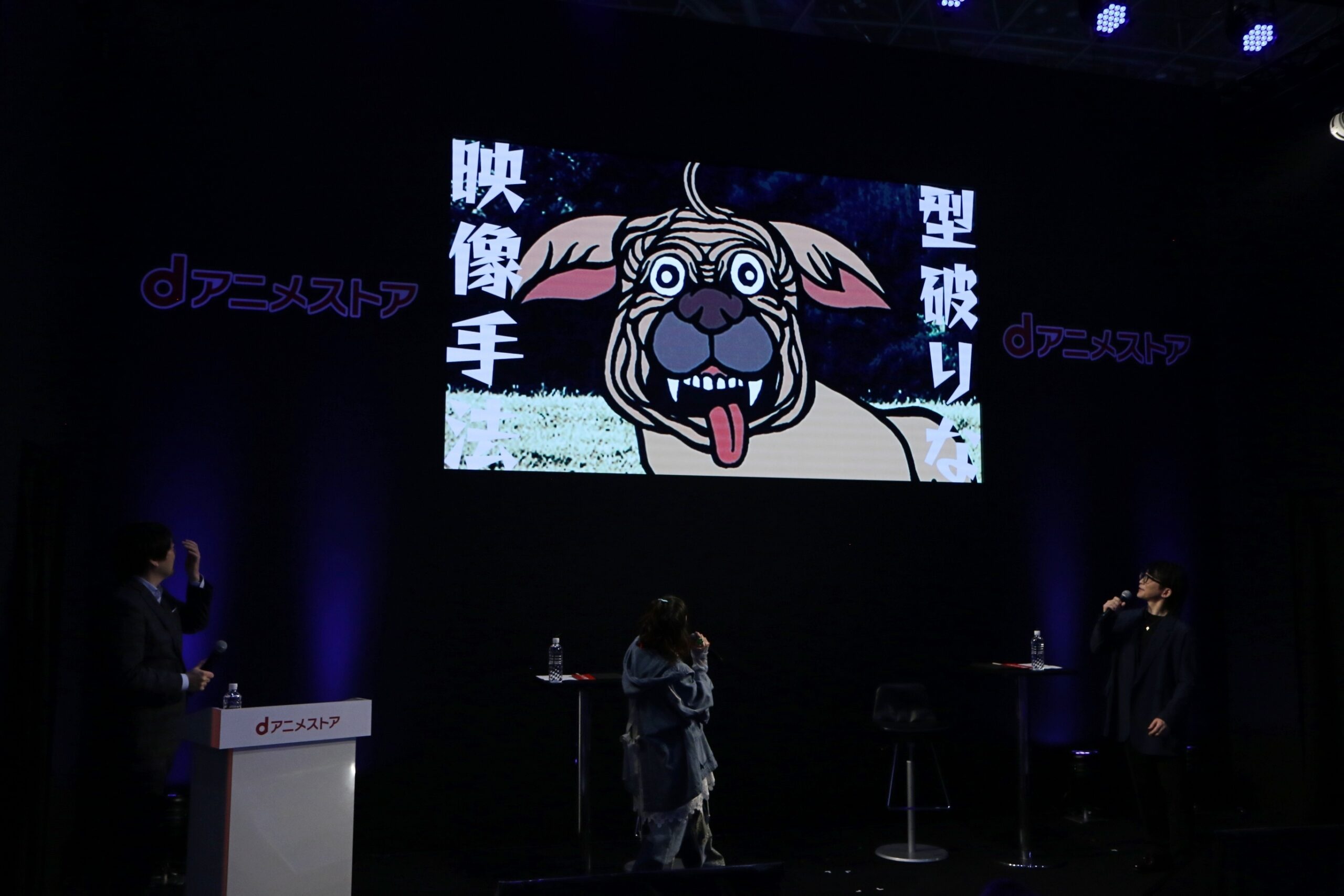 金田朋子さんのあるモノに対する持論に阿部敦さんも仰天!?  春アニメ『女神「異世界転生何になりたいですか」 俺「勇者の肋骨で」』ステージレポート【AJ2026】-3