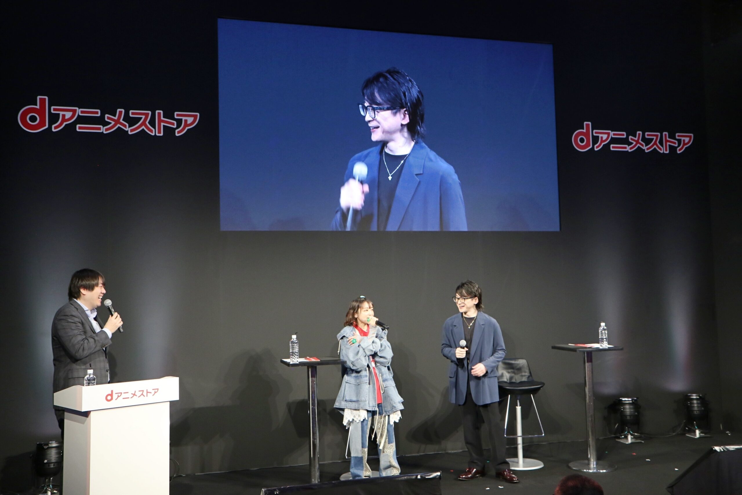 金田朋子さんのあるモノに対する持論に阿部敦さんも仰天!?  春アニメ『女神「異世界転生何になりたいですか」 俺「勇者の肋骨で」』ステージレポート【AJ2026】-2