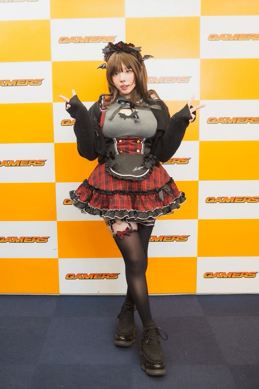 大胆な胸開きナース衣装でファンを魅了！　中3から活動する実力派レイヤー・あざらしさんに直撃【ゲマコス09 撮り下ろしグラビア＆インタビュー】-1