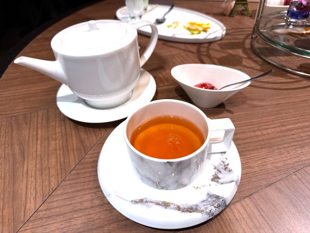 気分はバロン若林!? 男性1人で行く初めてのアフタヌーンティー | 劇場アニメ『パリに咲くエトワール』コラボレーション・アフタヌーンティー体験レポート-13