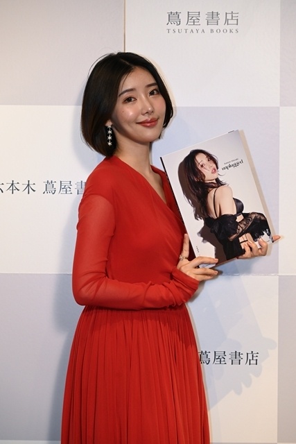 声優・アーティスト志崎樺音さん、1st写真集『unplugged』発売記念イベント実施！　発売して即重版決定に感謝「本当に皆さんのおかげ」-8