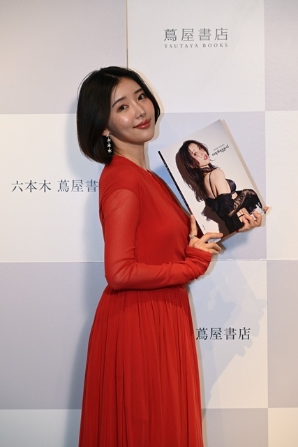 声優・アーティスト志崎樺音さん、1st写真集『unplugged』発売記念イベント実施！　発売して即重版決定に感謝「本当に皆さんのおかげ」-9