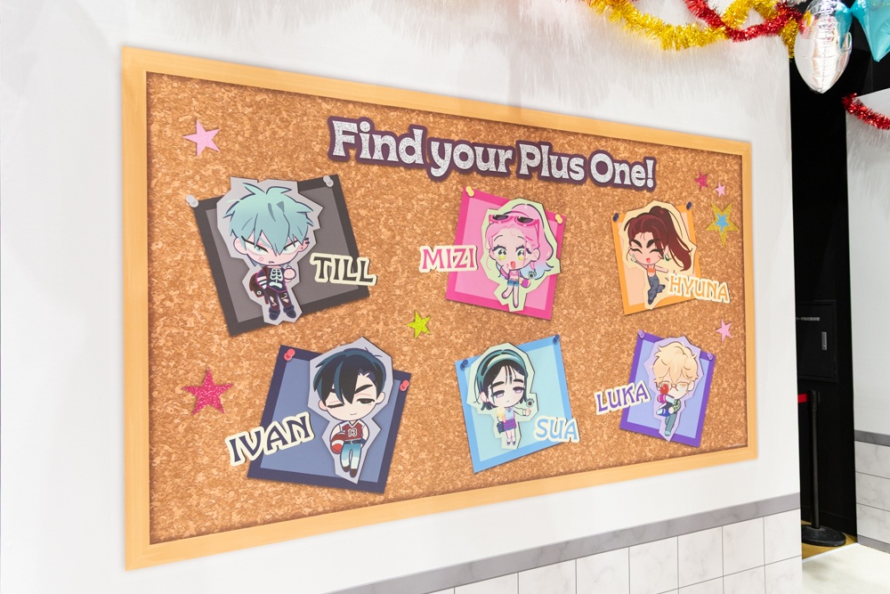 今度の舞台は「アニメイトシアター」!? いざきらびやかなアメリカンスクールの世界へ！ 「ALIEN STAGE : 〈Find your Plus One!〉 Fair in animate」特別展示フォトレポート-2