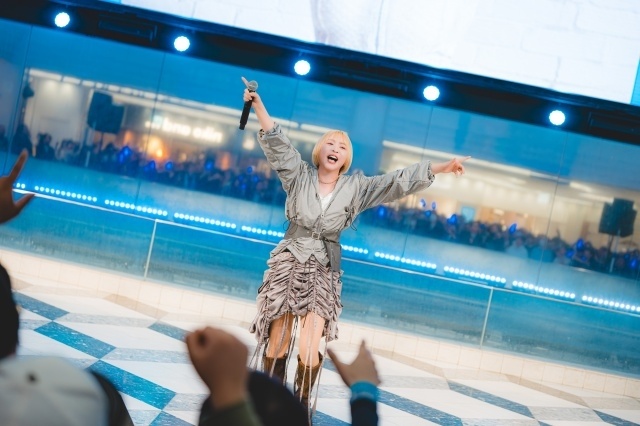 藍井エイルさん ニューシングル「MONSTER／絵空事」発売記念フリーライブの公式レポートが到着！　約10年ぶりのフリーライブにファン熱狂-3