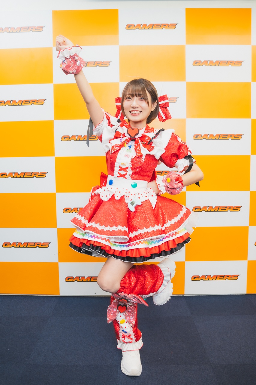 レトロゲームアイドルは現役ゲーセン店員!? 村下小粒さんの初出し“リアル制服”姿【ゲマコス09 撮り下ろしグラビア＆インタビュー】-1