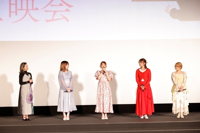 「上伊那ぼたんを演じられてとっても幸せです」──鈴代紗弓さん、青山吉能さんらキャスト陣が登壇！アニメ『上伊那ぼたん、酔へる姿は百合の花』先行上映会 オフィシャルレポートが到着！-14