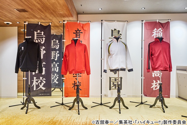 ジャージ着用OK、横断幕が手に取れるという新しい試み――アニメ「ハイキュー!!」とコラボ中のサンシャインシティプリンスホテル「IKEPRI 25」をレポート|キャラクターパネルを動かして春の高校バレー宮城県大会代表決定戦&春の高校バレー全国大会のコートで選手たちの試合の応援体験ができる!?-17
