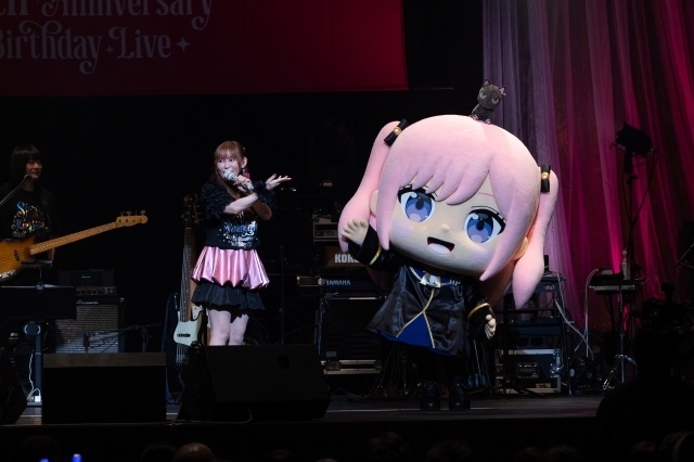 中川翔子さん歌手デビュー20周年記念シングル「Twilight Magic」がアニメ『黒猫と魔女の教室』第2クールエンディングテーマに決定！　バースデーライブレポートも到着-8