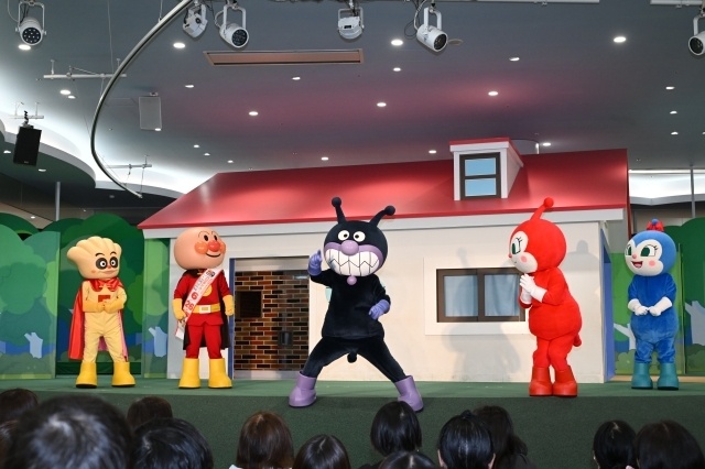 映画『それいけ！アンパンマン　パンタンと約束の星』「みんなで冒険へ！出発イベント」公式レポートが到着！　戸田恵子さん、土屋太鳳さん、EXIT・りんたろー。さん＆兼近大樹さんら登壇-3