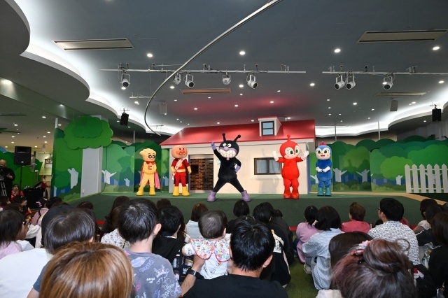 映画『それいけ！アンパンマン　パンタンと約束の星』「みんなで冒険へ！出発イベント」公式レポートが到着！　戸田恵子さん、土屋太鳳さん、EXIT・りんたろー。さん＆兼近大樹さんら登壇-10