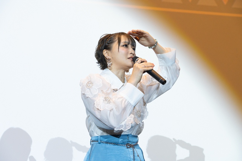 「あの当時にしかできない特別な瞬間」――『劇場版総集編メイドインアビス【前編】旅立ちの夜明け』リバイバル上映記念舞台挨拶に富田美憂さん、伊瀬茉莉也さん、井澤詩織さんが登壇【レポート】-3
