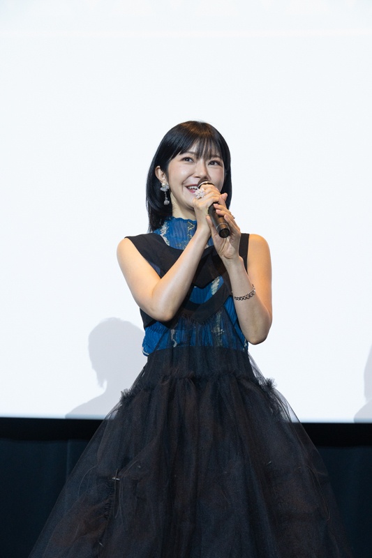 「あの当時にしかできない特別な瞬間」――『劇場版総集編メイドインアビス【前編】旅立ちの夜明け』リバイバル上映記念舞台挨拶に富田美憂さん、伊瀬茉莉也さん、井澤詩織さんが登壇【レポート】-4