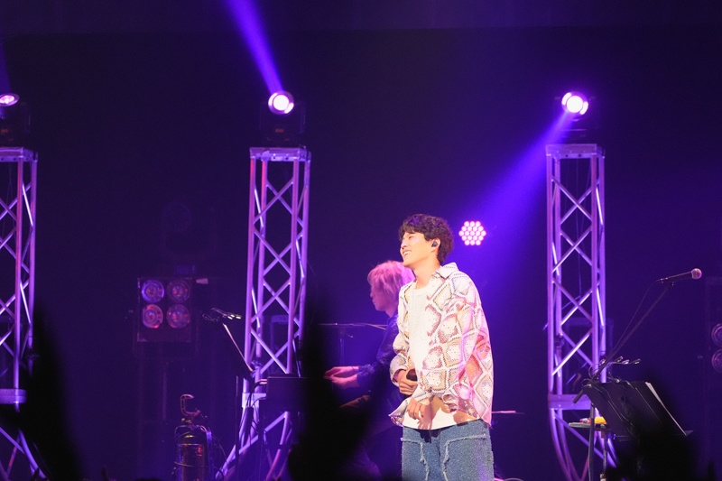 バラエティに富んだ曲目にファンは大興奮！　未発表の新曲を含む全18曲を披露した「IRINO MIYU LIVE TOUR 2026 “Humor is Human”」東京・kanadeviaホール公演レポート-2