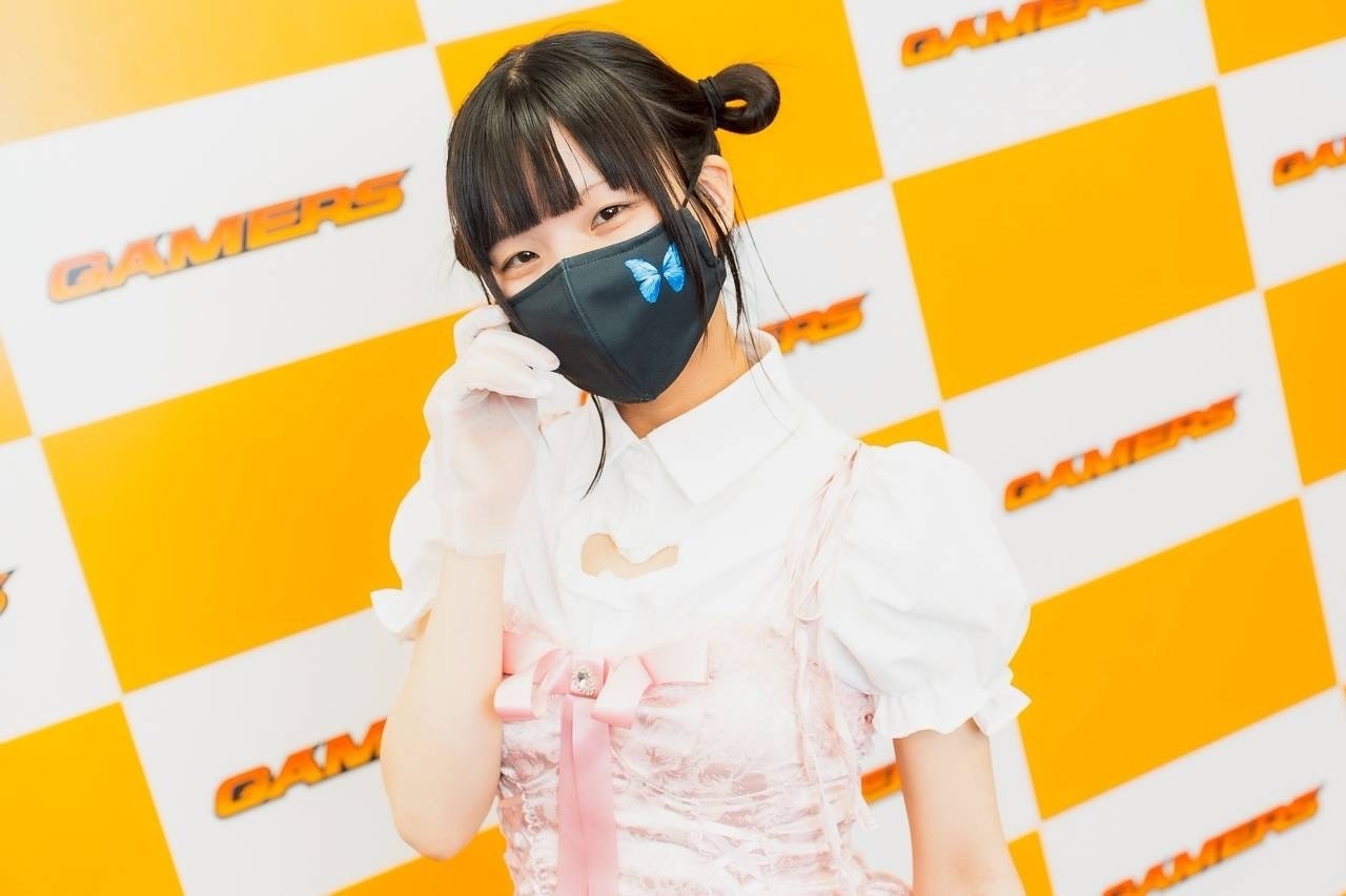 宣伝アンバサダー・華丸アキがマスク姿でキュートなポーズを披露【ゲマコス撮り下ろしグラビア】