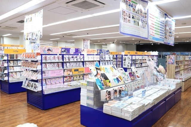 CD「映画 実写 「おそ松さん 人類クズ化計画!!!!!?」主題歌「でこぼこライフ」/Aぇ! group」やコミックス『鬼上司・獄寺さんは暴かれたい。(6)』が発売！　ほか［今日のアニメイト池袋本店］-13