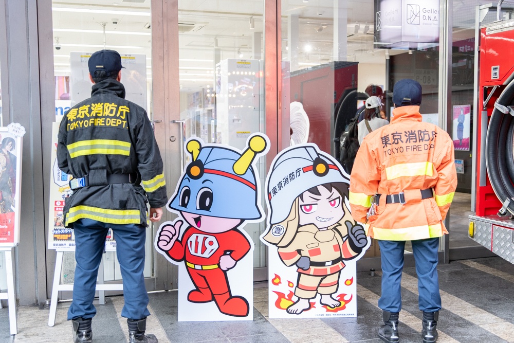 原画展開催記念！ TVアニメ『炎炎ノ消防隊 参ノ章』×東京消防庁 豊島消防署──アニメイト池袋本店に消防車がやってきた！【フォトレポート】-4