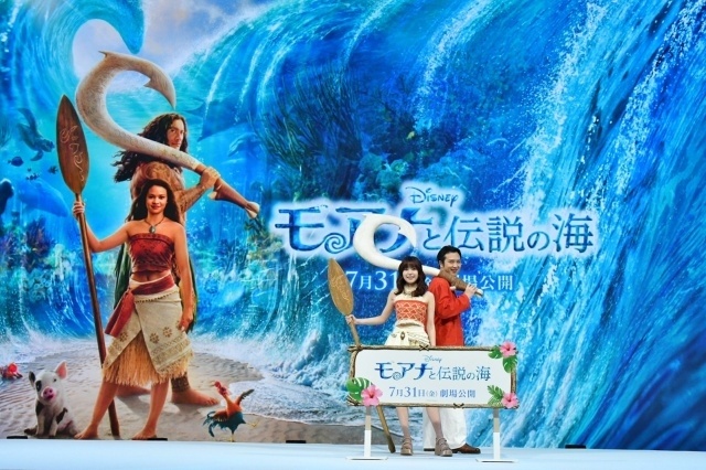 実写映画『モアナと伝説の海』スペシャルイベントの公式レポートが到着！　モアナ役の日本版声優にTSUZUMIさん（ME:I）が決定、マウイ役は尾上松也さんが続投-1