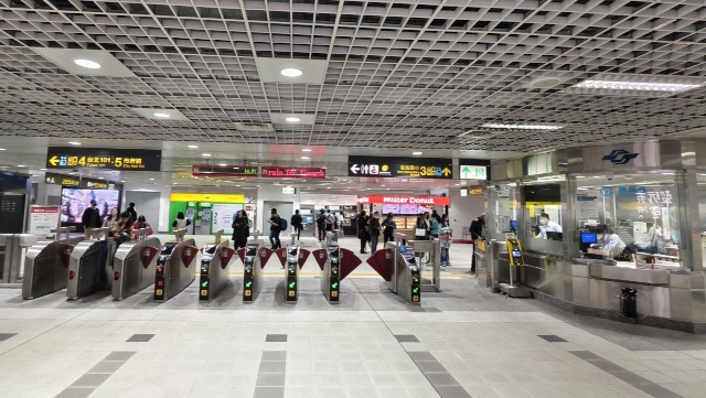 台北メトロのラッピング電車企画に『Maniani World』が登場!!　台北101/世貿駅改札装飾＆コラボ商品第2弾も！-3