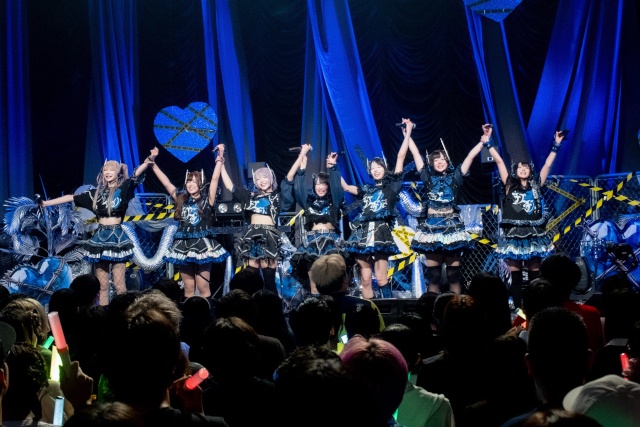 7人組個性派アイドル「VVSiS」、ハーフアニバーサリー公演SOLD OUT！　新曲2曲＆新衣装を初披露!!-1