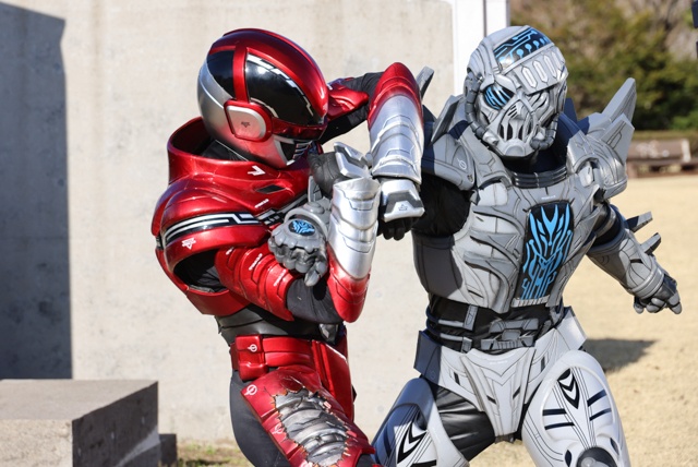 「マスク割れ」を超えた衝撃の「ボディ割れ」アクションの感情表現！　好きなヒーローを推し続けていい【PROJECT R.E.D.】の楽しみ方とは？――東映・久慈麗人プロデューサーインタビュー 映画『超宇宙刑事ギャバン インフィニティ 太陽が泣いた日』-6