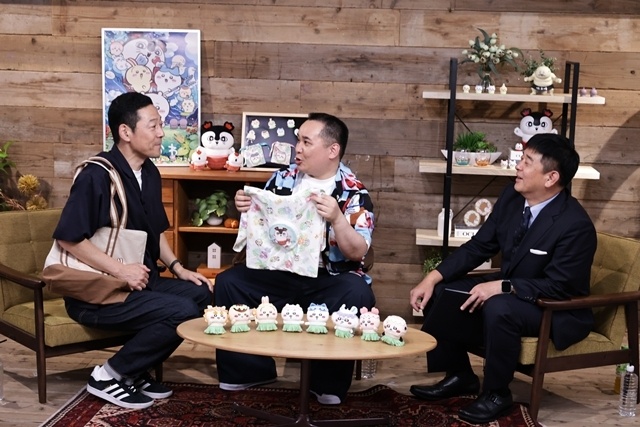 ▲内海さんイチオシのグッズを東野にプレゼン