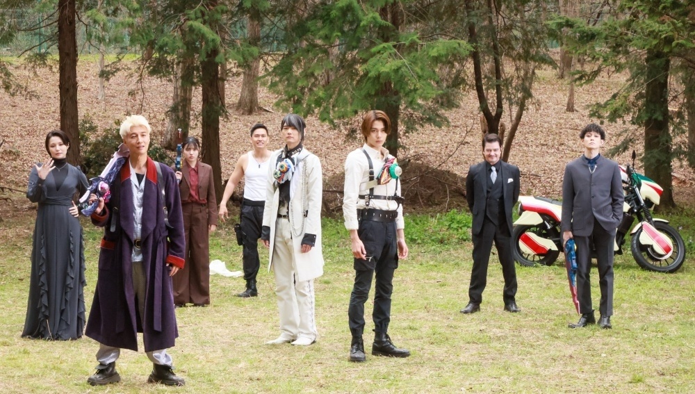 TVシリーズから“もう一歩先の関係性”へ――映画『仮面ライダーゼッツ さよならのミッション』今井竜太郎さん×古川雄輝さんインタビュー｜1年半の撮影を共に駆け抜けた2人が語る『仮面ライダーゼッツ』 への想い-7