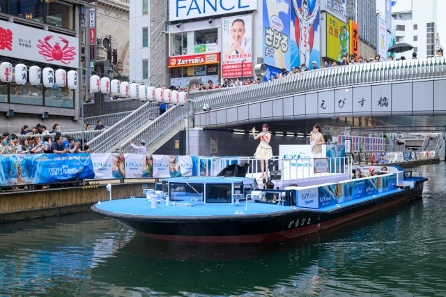「実写映画『モアナと伝説の海』公開記念 モア夏歌唱お披露目イベントin大阪 道頓堀」の公式レポートが到着！　TSUZUMIさん（ME:I）が道頓堀の船上で劇中歌を生歌唱-2