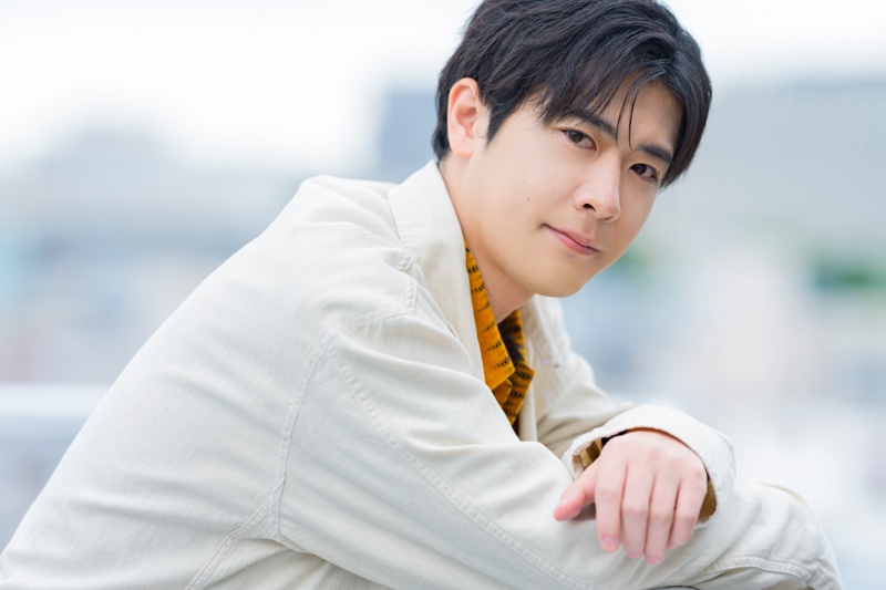 夏アニメ『追放された転生重騎士はゲーム知識で無双する』大塚剛央さん×若山詩音さんインタビュー｜ゲーム知識で運命を切り開く爽快感と、GoHandsならではの圧巻の映像美-8