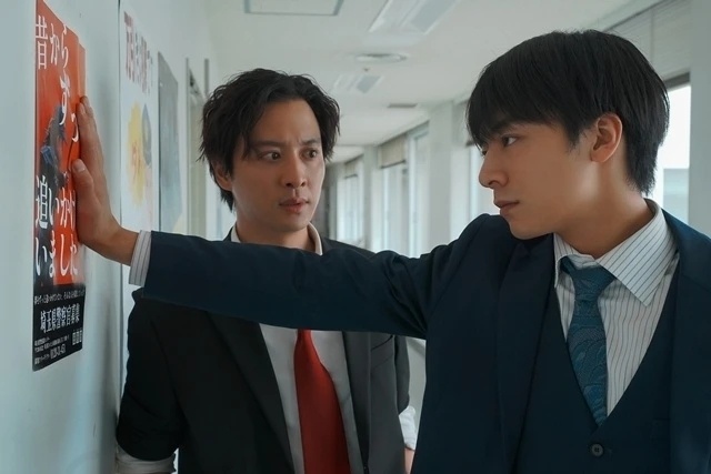 【第1話レビュー】ドラマ『キスは捜査のあとで』深い沼へと誘う歳の差現場ラブ！　クールな塩野の内側に燃え滾る想い×愛されすぎるアラフォー刑事・多古井-2