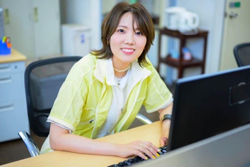 どんどん成長していくカナともともとすごかった越谷――ファイルーズあいさん＆東内マリ子さんが語る、TVアニメ『株式会社マジルミエ』第2期の楽しみ方【インタビュー】-3