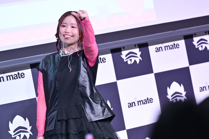 長谷川育美さんのトーク＆ミニライブ、あるキャストからのサプライズも!?　『ヴィジランテ -僕のヒーローアカデミア ILLEGALS-』ポップ☆ステップのバースデーパーティーレポート-10