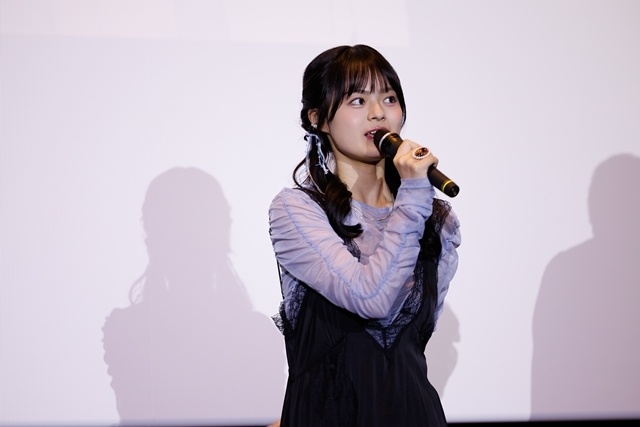 『死亡遊戯で飯を食う。44:CLOUDY BEACH』公開記念舞台挨拶に三浦千幸さん・永瀬アンナさん・伊藤静さんら登壇！　制作の裏側やアフレコ秘話を語る-4