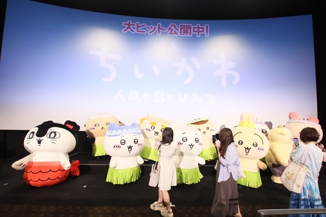 『映画ちいかわ 人魚の島のひみつ』初日の興行収入は9.9億円を記録！　観覧車コラボ＆映画館グリーティングも実施-18