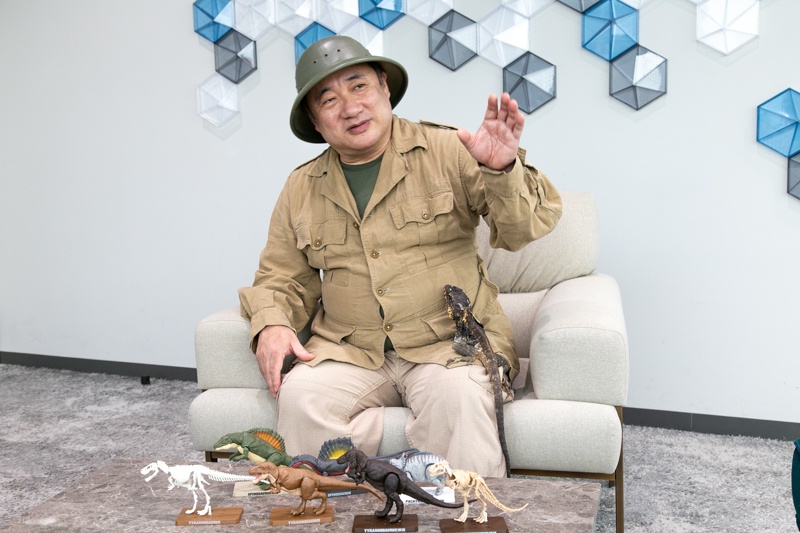 恐竜の色が判明したのはイカのおかげ!?　2026年夏アニメ『プラノサウルス ガチコセイブツ部』をきっと見たくなる！　爬虫類研究家・富田京一先生による“ガチ”の恐竜＆古生物講座-6