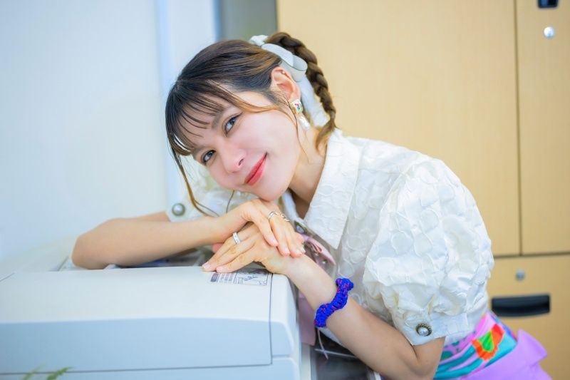 どんどん成長していくカナともともとすごかった越谷――ファイルーズあいさん＆東内マリ子さんが語る、TVアニメ『株式会社マジルミエ』第2期の楽しみ方【インタビュー】-2