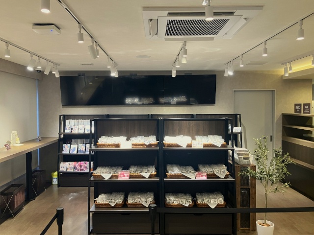 △店内は木目調で統一。ゆったりとした雰囲気の空間が広がっています。