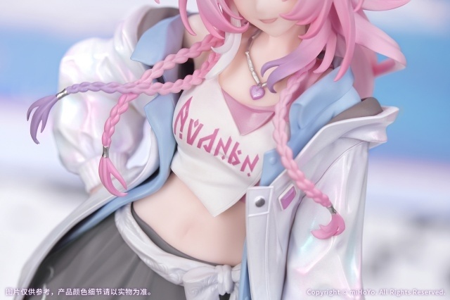 『崩壊：スターレイル』「キュレネ 素敵な休日 Ver.」が1/8スケールフィギュアで登場！-3
