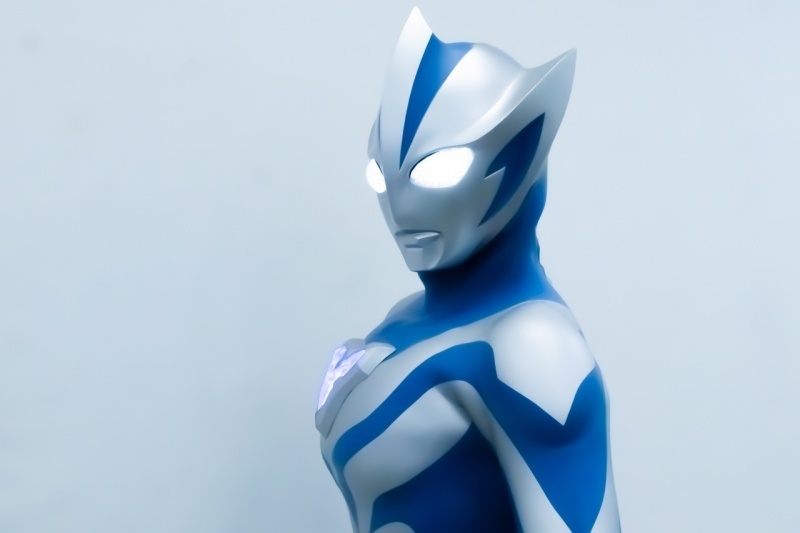 「戦いたくない青いウルトラマン」が出来るまで――『ウルトラマンテオ』二宮崇監督×辻󠄀本貴則特技監督スペシャル対談| 「命を守る青春群像劇」と「ドラマを邪魔しない特撮」への挑戦-4
